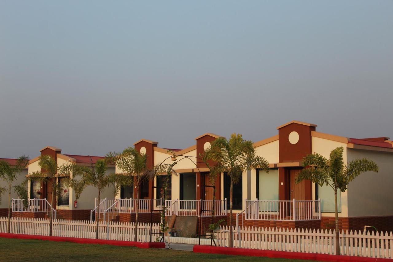 Flamingo Club And Resort Una 3 Km Away From Diu Check Post 외부 사진