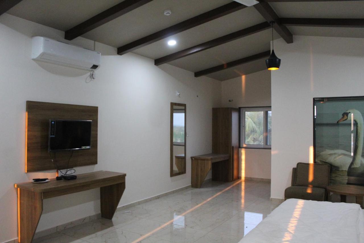 Flamingo Club And Resort Una 3 Km Away From Diu Check Post 외부 사진