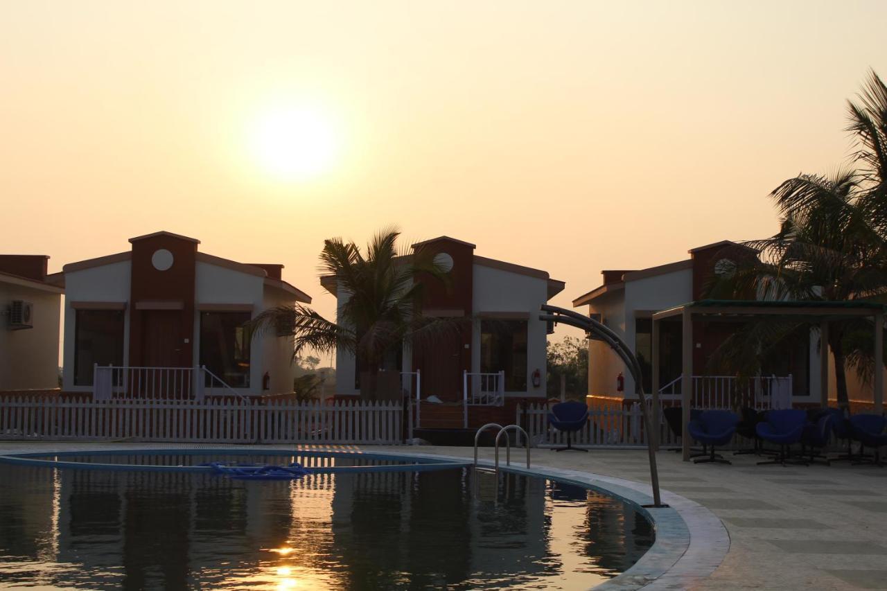 Flamingo Club And Resort Una 3 Km Away From Diu Check Post 외부 사진