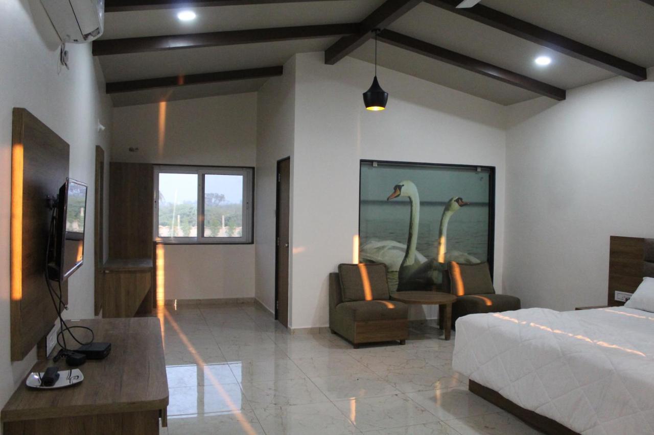 Flamingo Club And Resort Una 3 Km Away From Diu Check Post 외부 사진