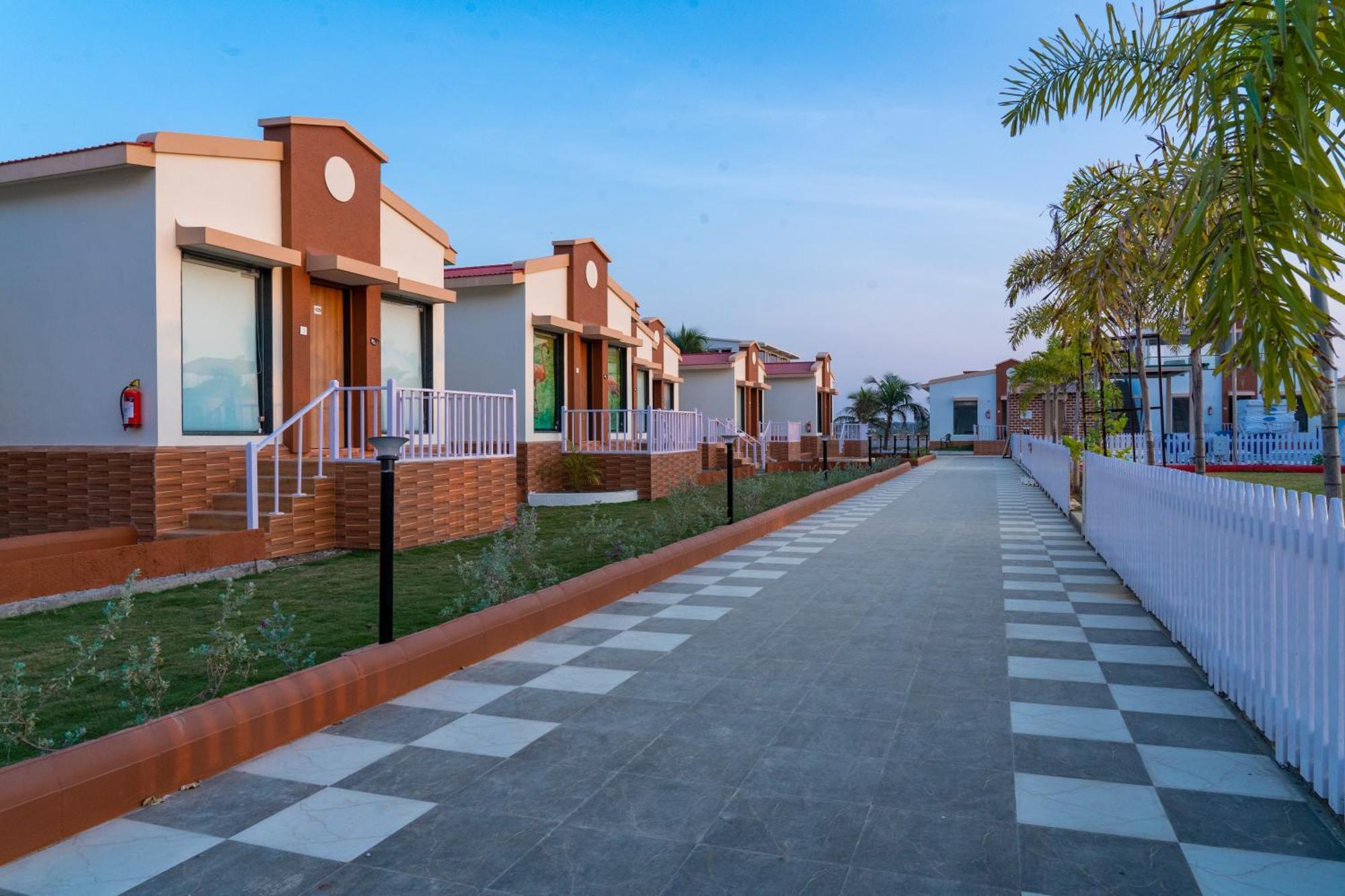 Flamingo Club And Resort Una 3 Km Away From Diu Check Post 외부 사진