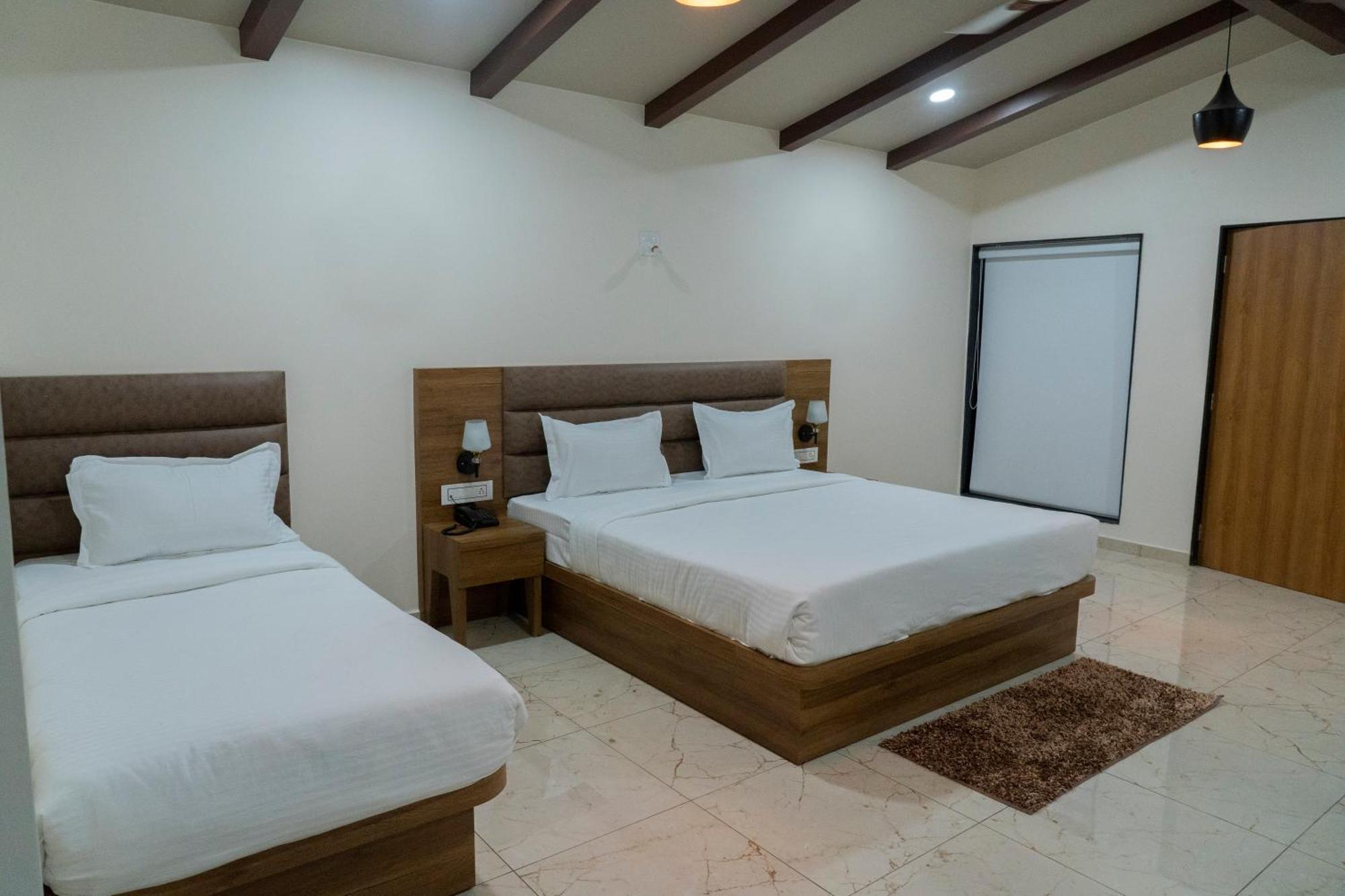 Flamingo Club And Resort Una 3 Km Away From Diu Check Post 외부 사진